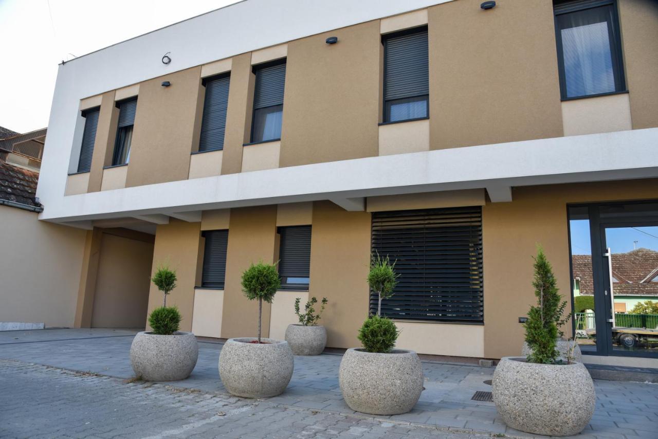 Merak Rooms & Caffe Bar Šabac Exteriör bild
