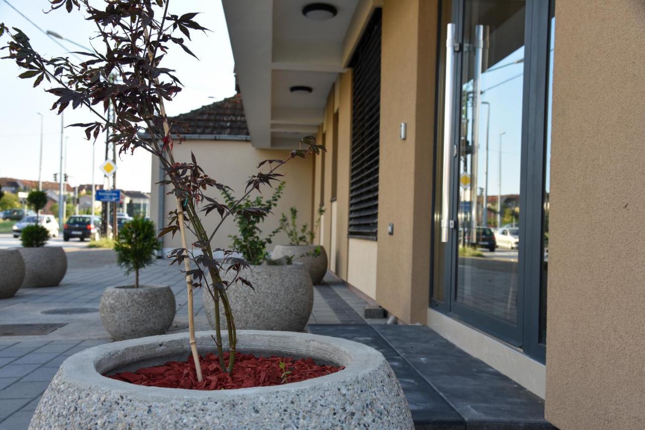 Merak Rooms & Caffe Bar Šabac Exteriör bild